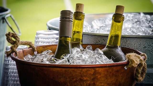 サントリーの氷と楽しむおいしい夏ワインとは？価格は？口コミを徹底調査！
