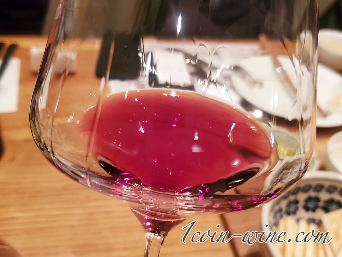 98WINEs 穀 KOKU 2020 RED ワインの色