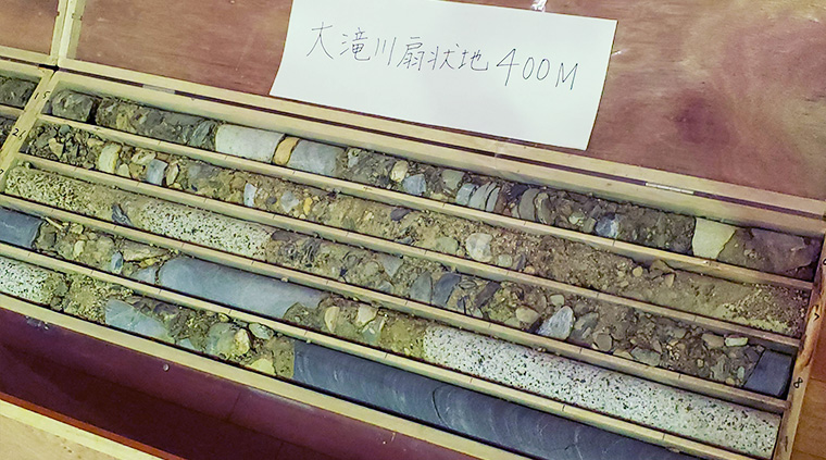 ボーリングコアから見た土壌分布 大滝川扇状地 400m 土壌サンプル(第46回甲州市勝沼ワインゼミナール)