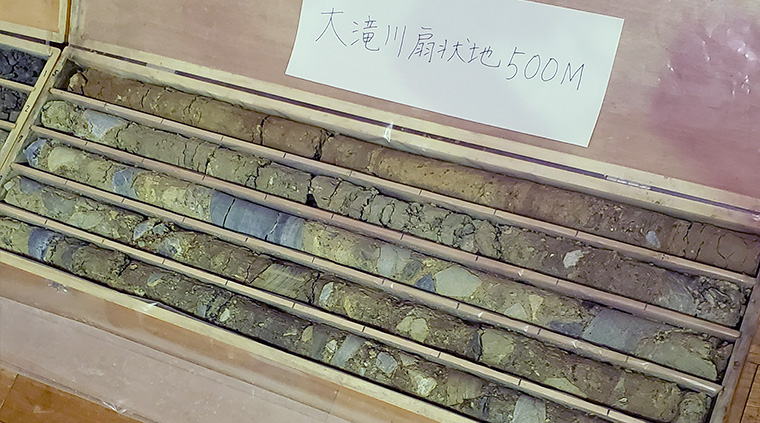 ボーリングコアから見た土壌分布 大滝川扇状地 500m 土壌サンプル(第46回甲州市勝沼ワインゼミナール)