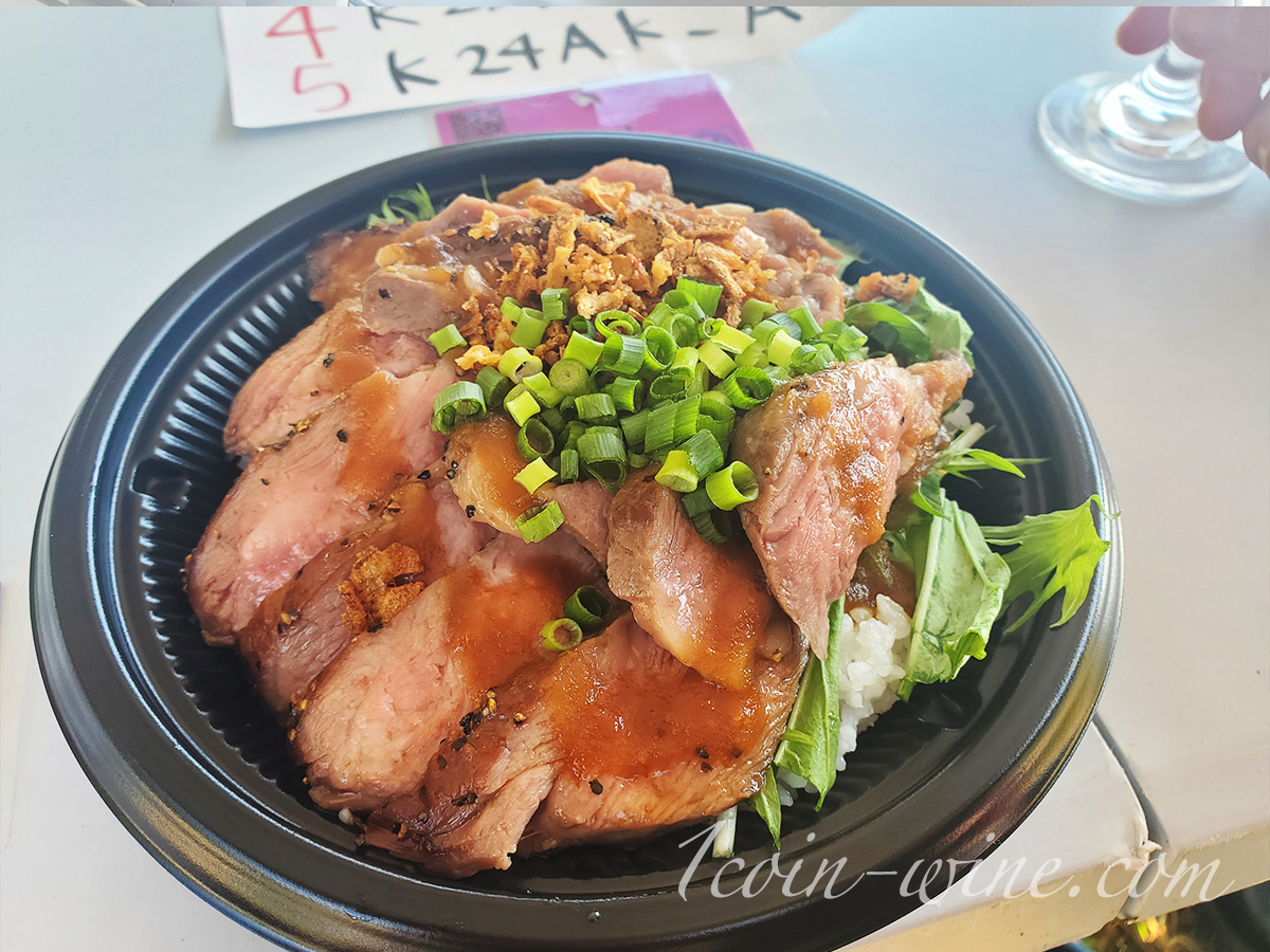 ワインツーリズムやまなし2025秋 塩山・牧丘 室伏ワイナリーラムステーキ丼